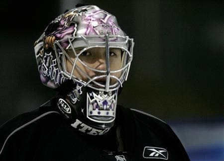 12 janvier 2007 : Yutaka Fukufuji devient le premier joueur d’origine japonais de la LNH